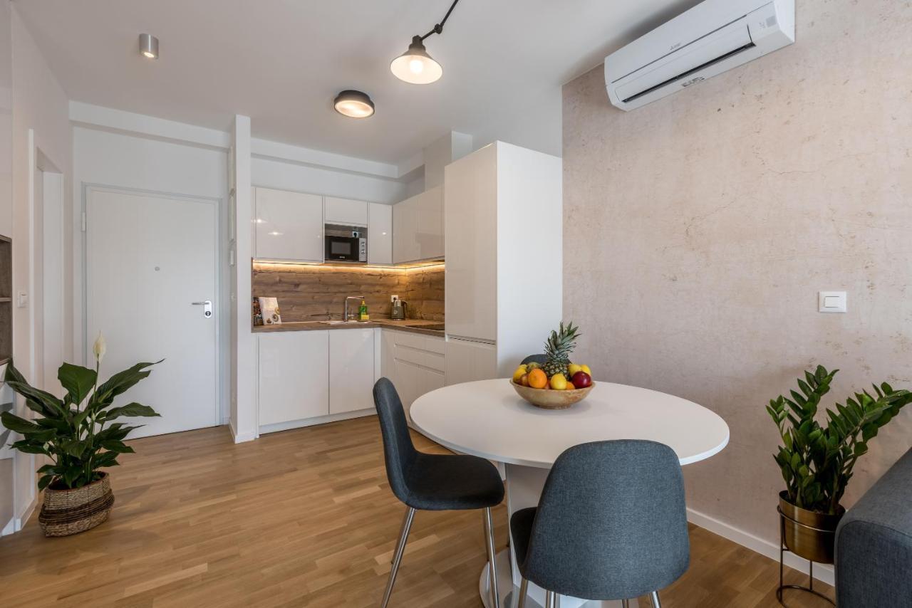 Apartment 6 Islands - & Business - Free Garage Parking Split