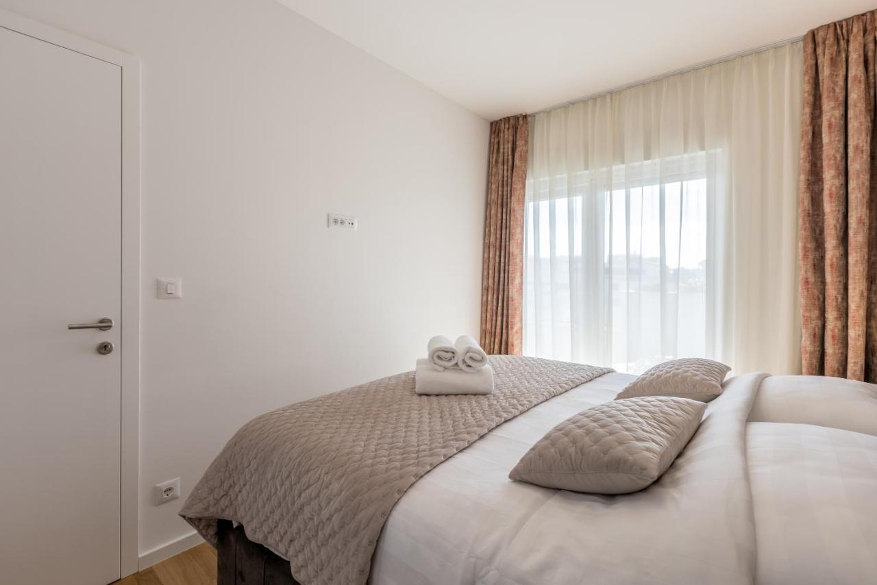 Apartment 6 Islands - & Business - Free Garage Parking Split