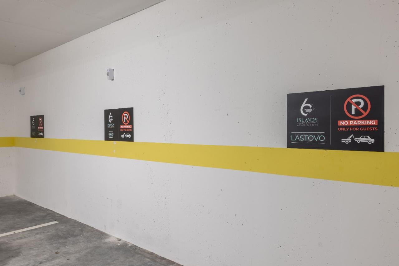 Apartment 6 Islands - & Business - Free Garage Parking Split